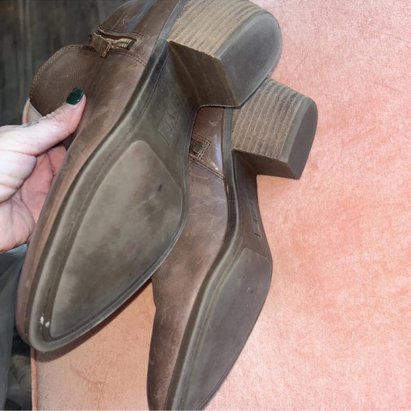 FRYE Judith Grain Leather Zip Pointed Toe Block Heels Ankle Booties Size 8 - Picture 6 of 7